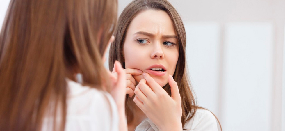 Угревая сыпь на лице у взрослого: причины и лечение - фото